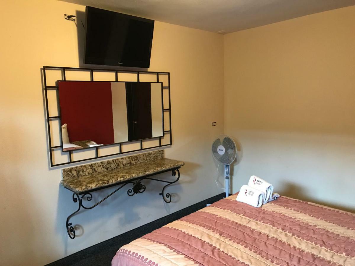 Motel El Refugio Tijuana Bagian luar foto